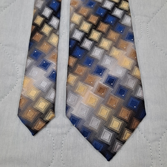 Van Heusen 💯 Silk Designer Necktie 59"x3.5" Geometric Multi-colored Blue/Gold - Picture 6 of 9